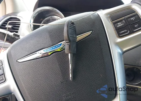 2013 Chrysler Town & Country Touring z USA, uszkodzony, nr VIN 2C4RC1BG2DR629656